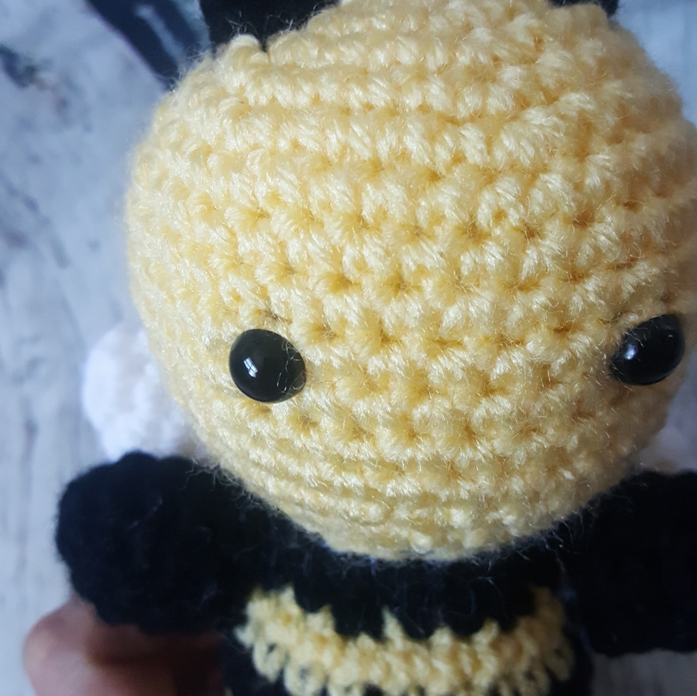 Crochet Bee Amigurumi - Picture 2 of 14